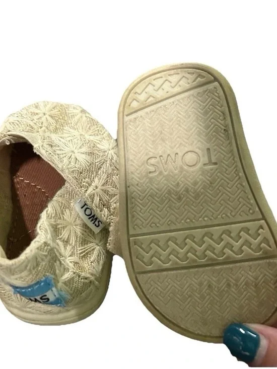 Toms Infant Baby Gold Slip On Shoes Size 2 - Picture 4 of 4